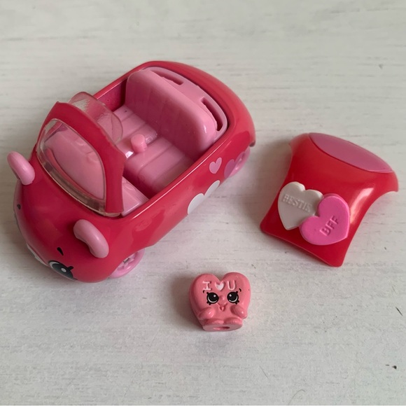 Shopkins Cutie Cars Cupcake Van and 12 Cars - Picture 2 of 16